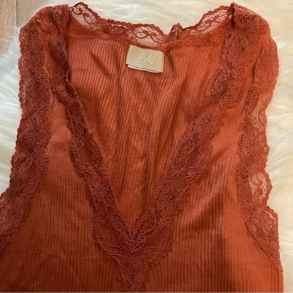 H&M burnt orange lace trim  camisole tank - Picture 3 of 3